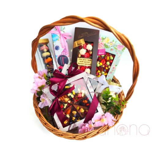 Spring Chocolate Gift Basket (Mini basket 574 g)